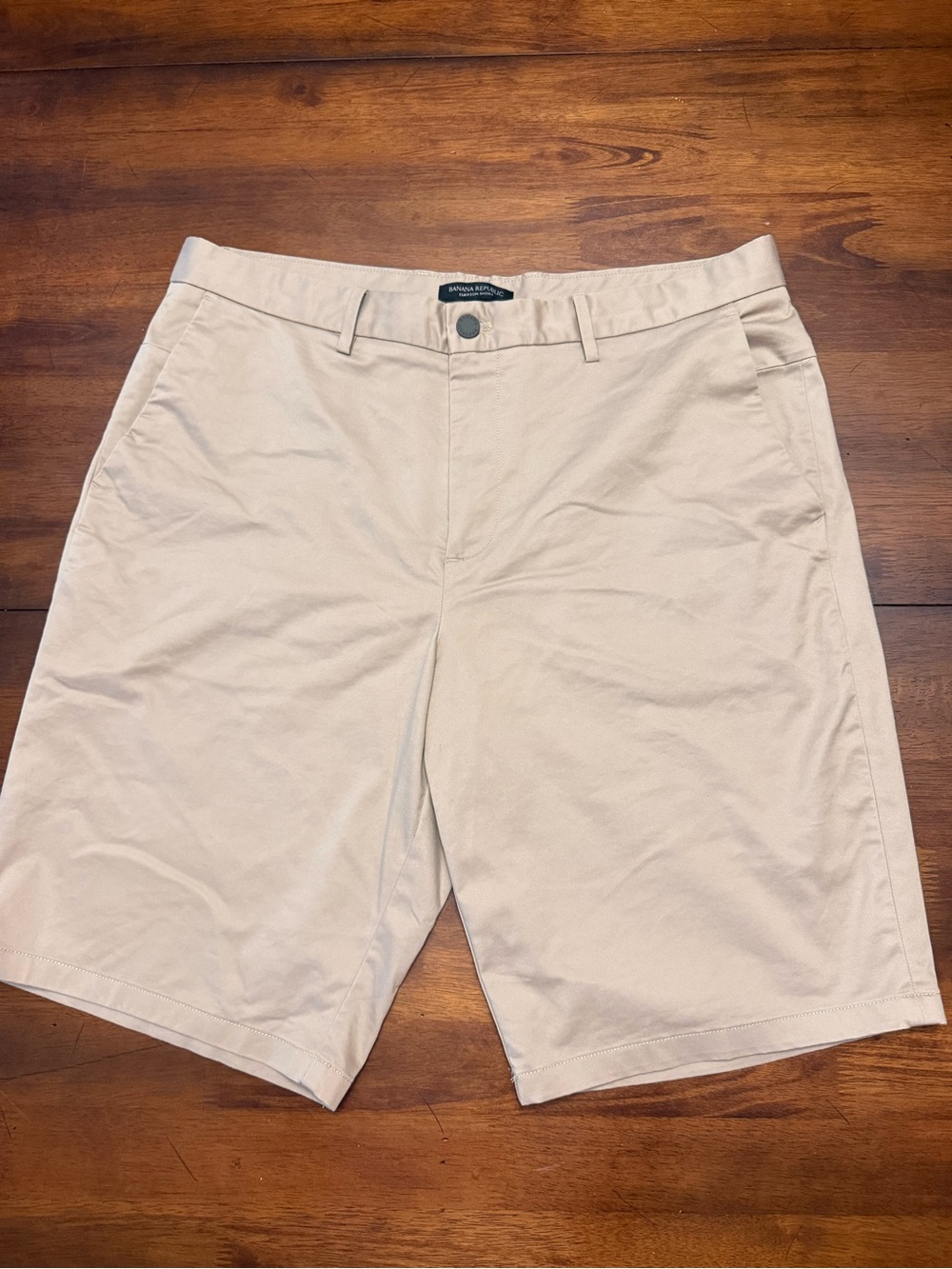 Banana Republic Men's Beige Flat-Front Chino Shorts
